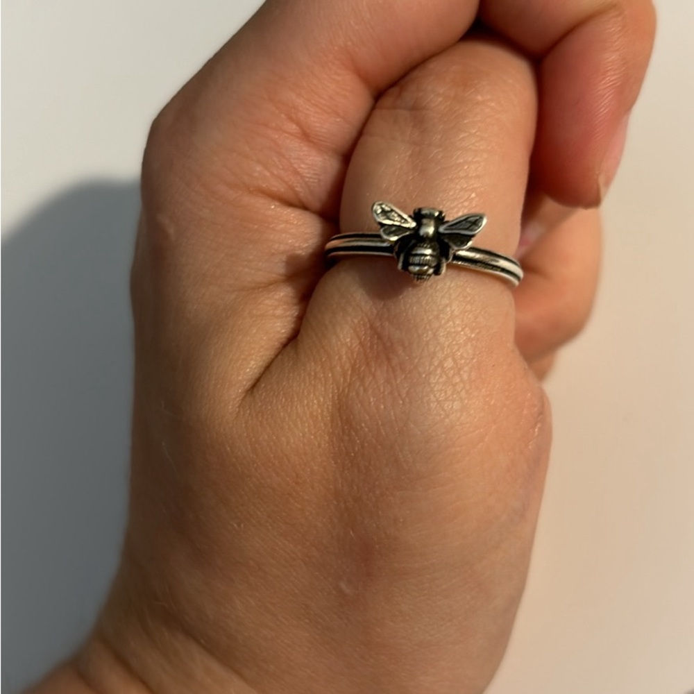 Bee ring
